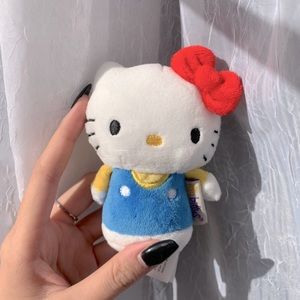 hallmark itty bitty hello kitty!